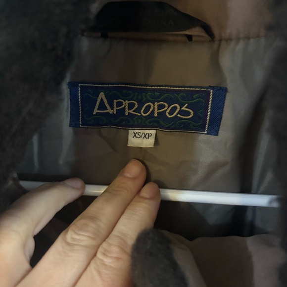 Vintage early 90s winter jacket with faux fur - accepting offers - Picture 2 of 10